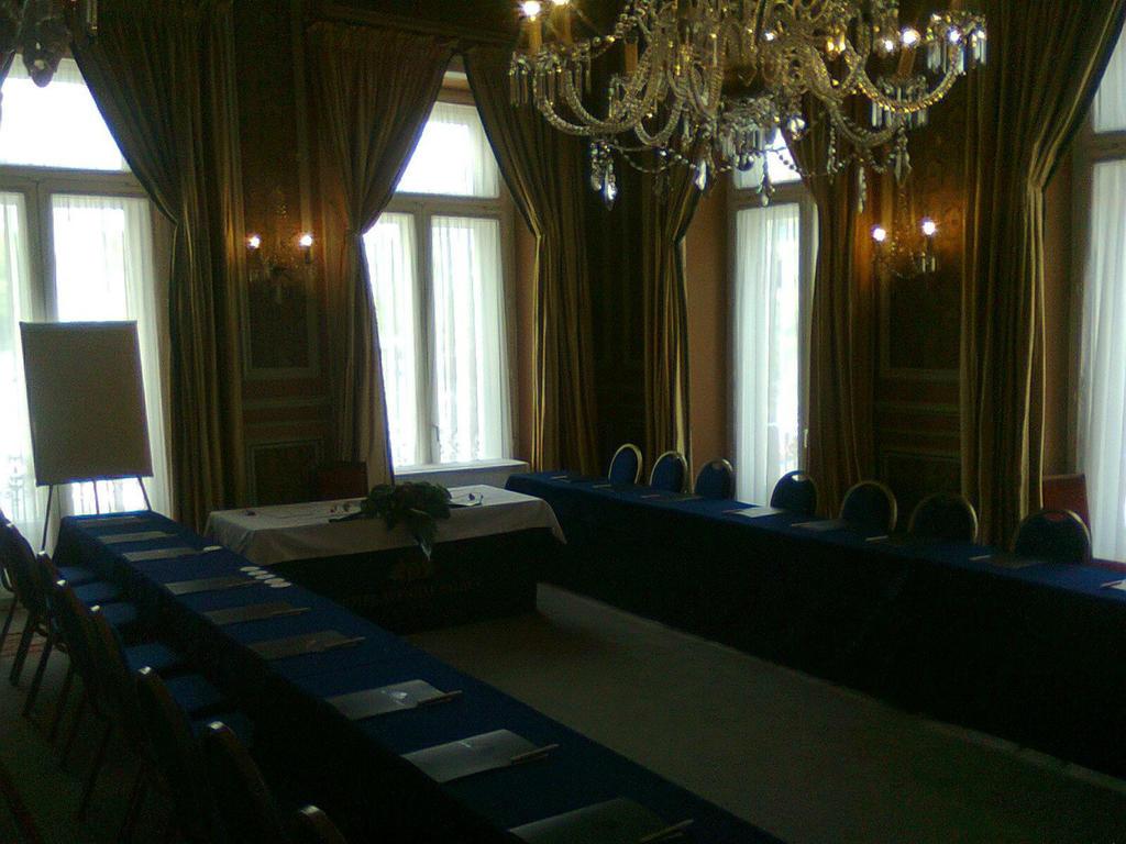 โรงแรมอเวนิดา พาเลซ ลิสบอน ภายนอก รูปภาพ The conference room of the European Economic and Social Committee