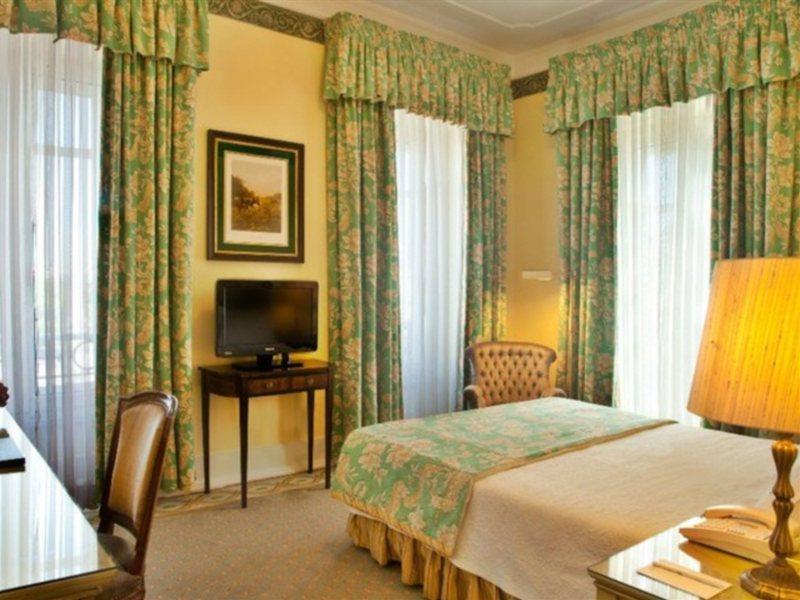 โรงแรมอเวนิดา พาเลซ ลิสบอน ภายนอก รูปภาพ A guest room at the Hotel de Ville