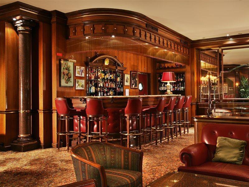 โรงแรมอเวนิดา พาเลซ ลิสบอน ภายนอก รูปภาพ The bar at the St. Regis