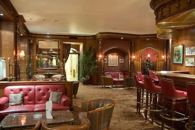 โรงแรมอเวนิดา พาเลซ ลิสบอน ภายนอก รูปภาพ The bar at the St. Francis