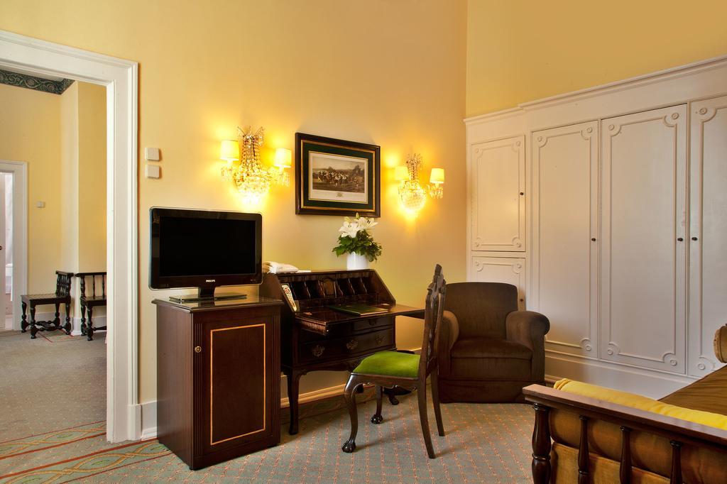 โรงแรมอเวนิดา พาเลซ ลิสบอน ภายนอก รูปภาพ A room at the hotel
