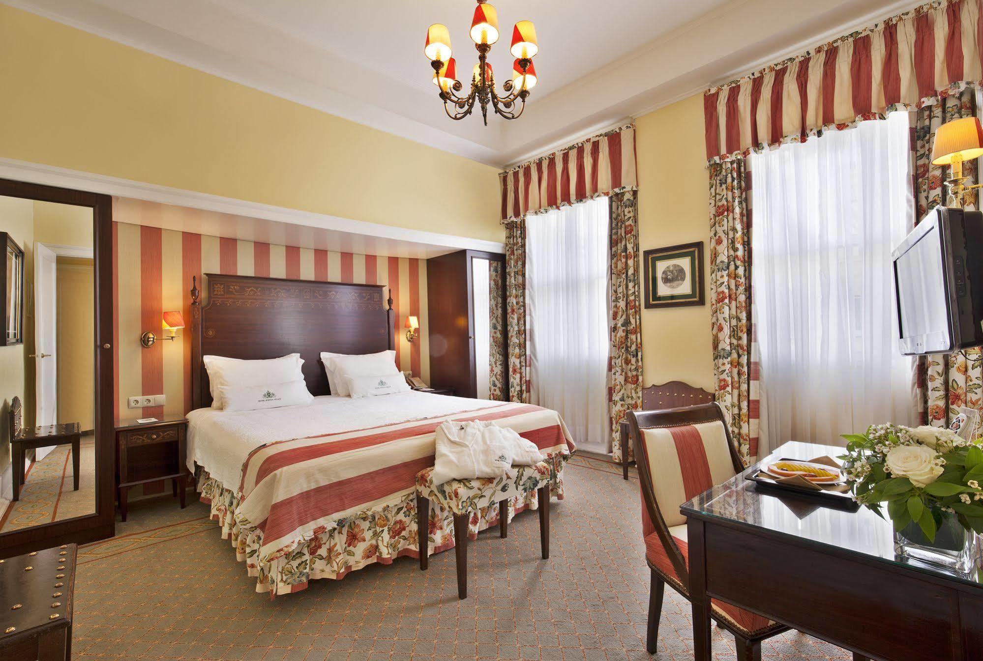 โรงแรมอเวนิดา พาเลซ ลิสบอน ภายนอก รูปภาพ A room at the hotel