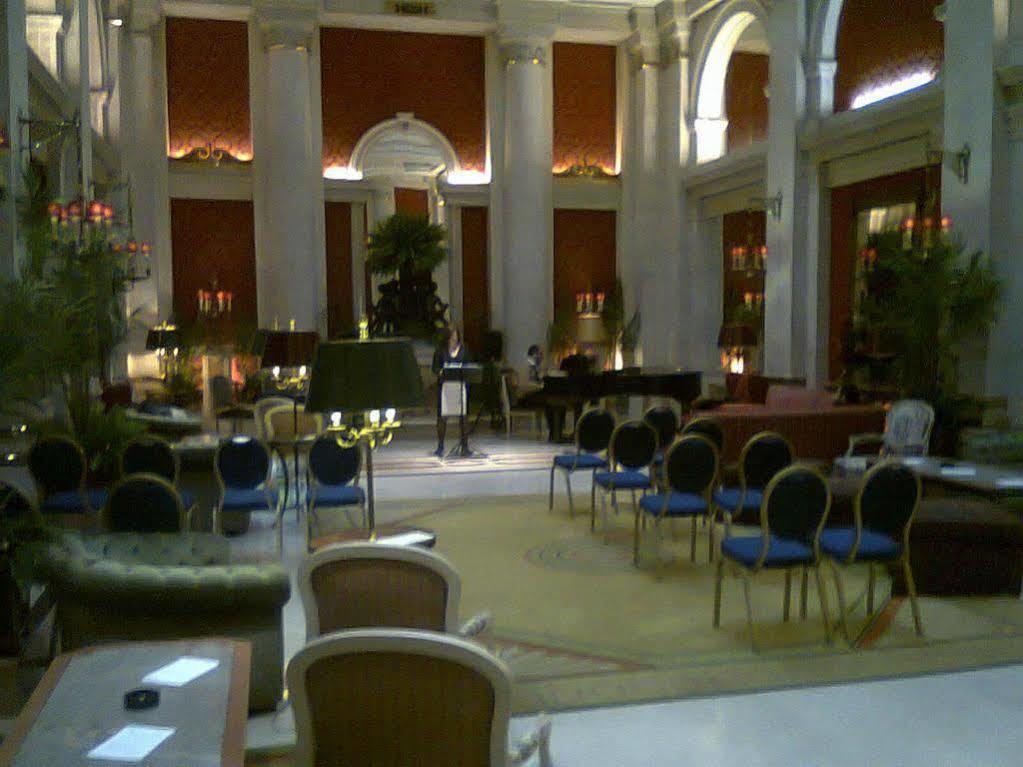 โรงแรมอเวนิดา พาเลซ ลิสบอน ภายนอก รูปภาพ The interior of the hotel